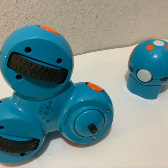 Wonder Workshop Dash Robot. - Picture 6 of 6